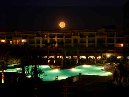 HotelAtNightLasVagas2009.jpg (898955 bytes)